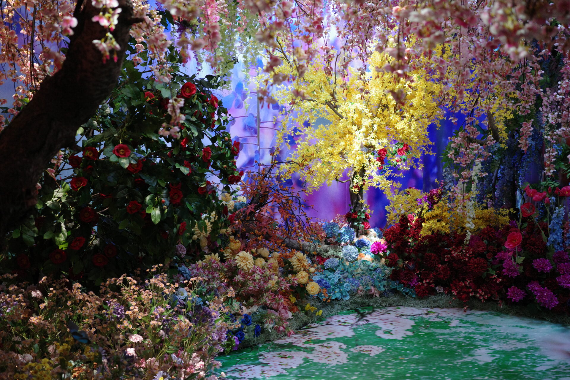 TOKYO NODE「蜷川実花展」に行った感想。チケットやグッズ、混雑状況や所要時間など