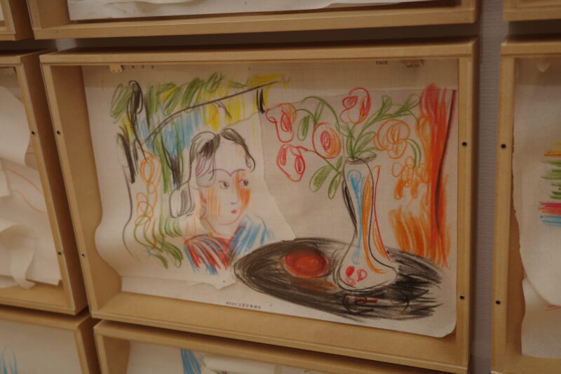 東京都現代美術館で開催中の「岡﨑乾二郎 而今而後 ジコンジゴ」展に行った感想。チケットなどの概要、所要時間に混雑状況、グッズなど