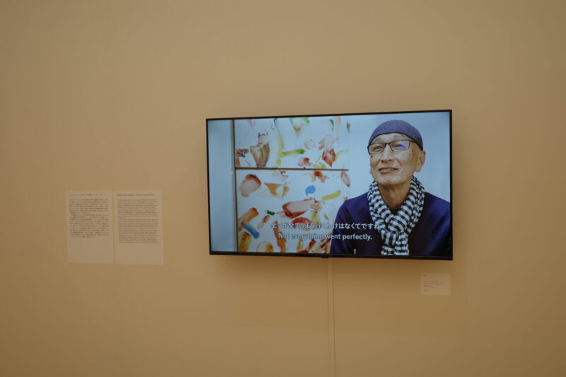 東京都現代美術館で開催中の「岡﨑乾二郎 而今而後 ジコンジゴ」展に行った感想。チケットなどの概要、所要時間に混雑状況、グッズなど