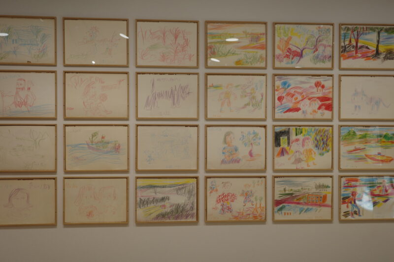 東京都現代美術館で開催中の「岡﨑乾二郎 而今而後 ジコンジゴ」展に行った感想。チケットなどの概要、所要時間に混雑状況、グッズなど