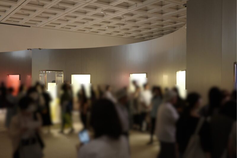 国立新美術館で開催「ブルガリ カレイドス 色彩・文化・技巧」に行った感想。チケットやアクセス、混雑状況や所要時間、グッズなど
