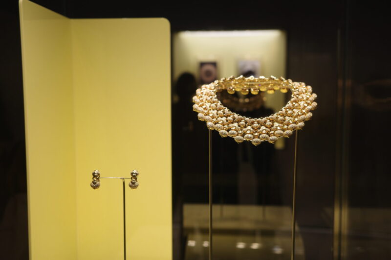 国立新美術館で開催「ブルガリ カレイドス 色彩・文化・技巧」に行った感想。チケットやアクセス、混雑状況や所要時間、グッズなど