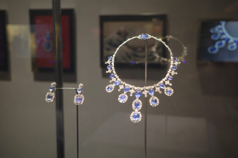国立新美術館で開催「ブルガリ カレイドス 色彩・文化・技巧」に行った感想。チケットやアクセス、混雑状況や所要時間、グッズなど