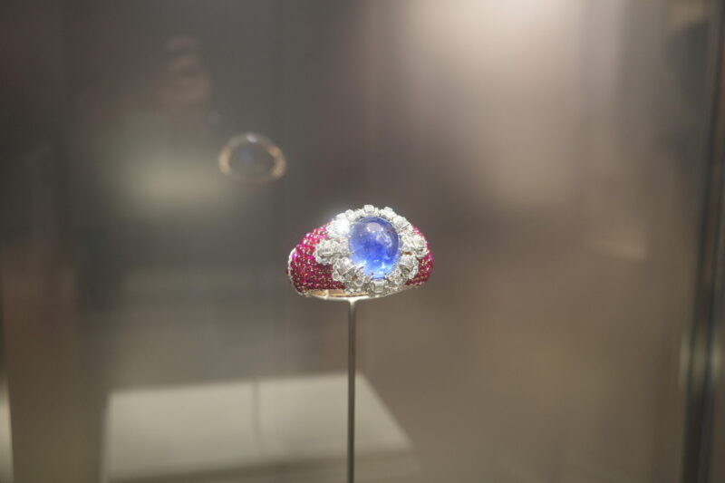 国立新美術館で開催「ブルガリ カレイドス 色彩・文化・技巧」に行った感想。チケットやアクセス、混雑状況や所要時間、グッズなど