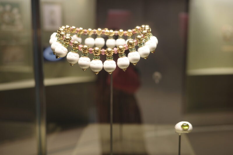 国立新美術館で開催「ブルガリ カレイドス 色彩・文化・技巧」に行った感想。チケットやアクセス、混雑状況や所要時間、グッズなど