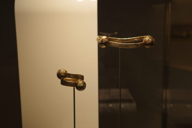 国立新美術館で開催「ブルガリ カレイドス 色彩・文化・技巧」に行った感想。チケットやアクセス、混雑状況や所要時間、グッズなど