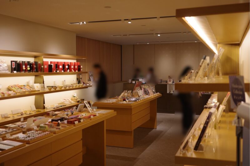 白金台の静寂と現代の感性。生まれ変わった「荏原 畠山美術館」で出会う、杉本博司と茶の湯の世界