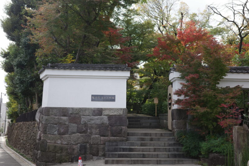 白金台の静寂と現代の感性。生まれ変わった「荏原 畠山美術館」で出会う、杉本博司と茶の湯の世界