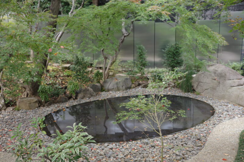 白金台の静寂と現代の感性。生まれ変わった「荏原 畠山美術館」で出会う、杉本博司と茶の湯の世界