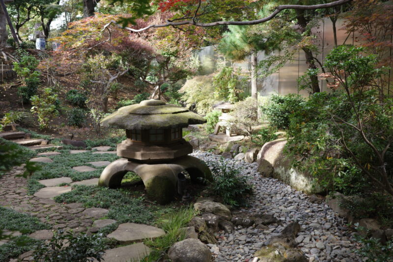 白金台の静寂と現代の感性。生まれ変わった「荏原 畠山美術館」で出会う、杉本博司と茶の湯の世界