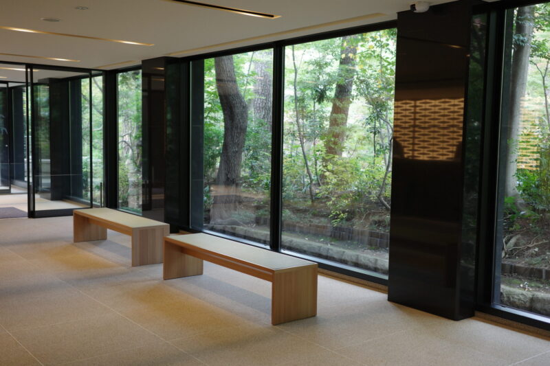 白金台の静寂と現代の感性。生まれ変わった「荏原 畠山美術館」で出会う、杉本博司と茶の湯の世界