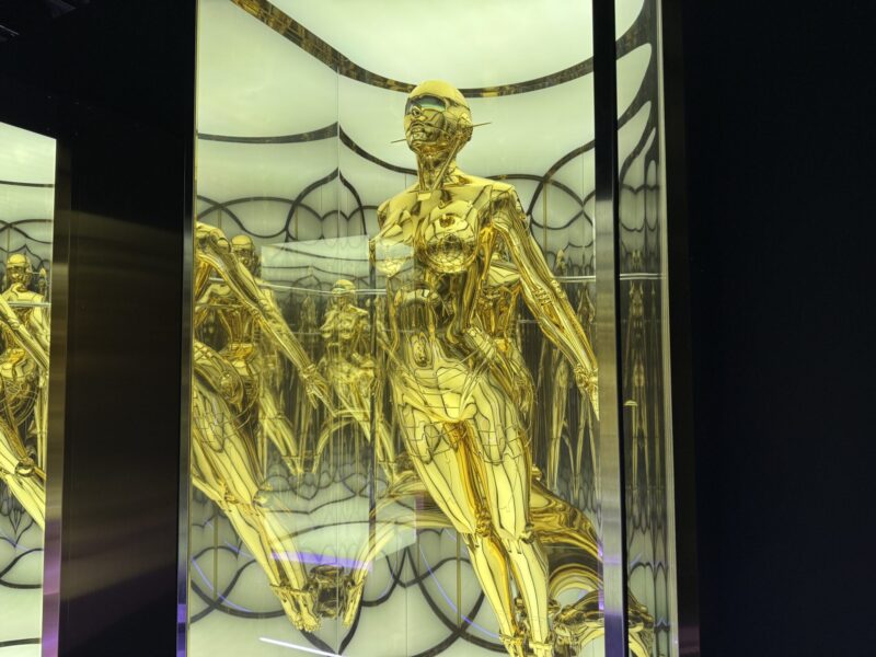 空山基展「SORAYAMA 光・透明・反射 -TOKYO-」レポ|見どころ・混雑・グッズ・所要時間を徹底解説【CREATIVE MUSEUM TOKYO】