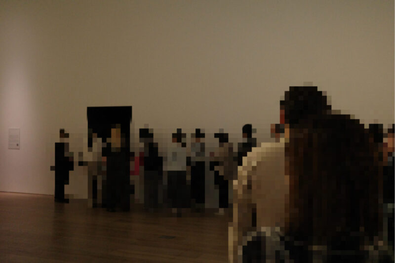 森美術館で開催「ロン・ミュエク展」に行った感想。所要時間や混雑状況、グッズなど