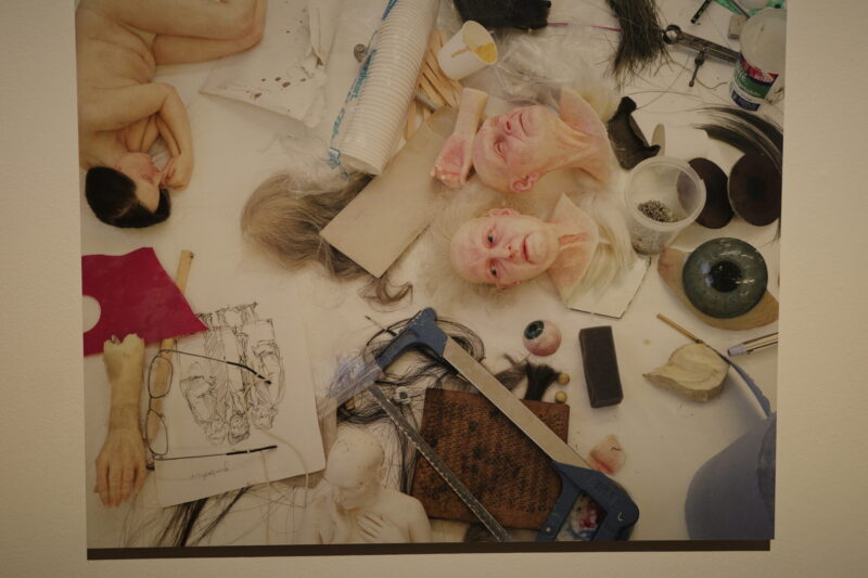 森美術館で開催「ロン・ミュエク展」に行った感想。所要時間や混雑状況、グッズなど