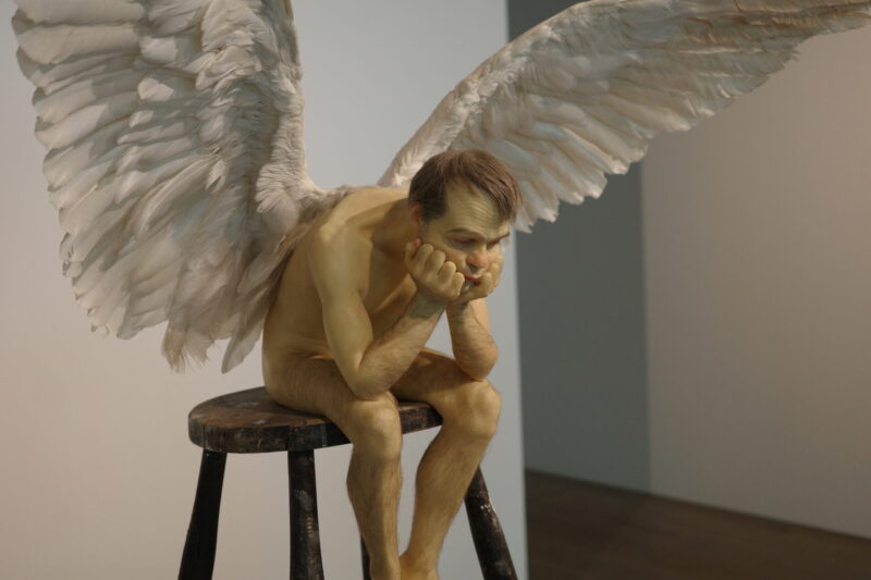 森美術館で開催「ロン・ミュエク展」に行った感想。所要時間や混雑状況、グッズなど