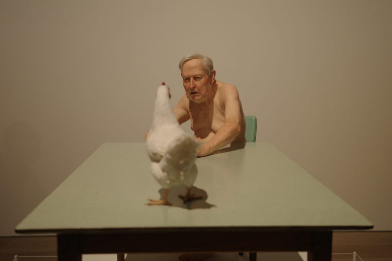 森美術館で開催「ロン・ミュエク展」に行った感想。所要時間や混雑状況、グッズなど