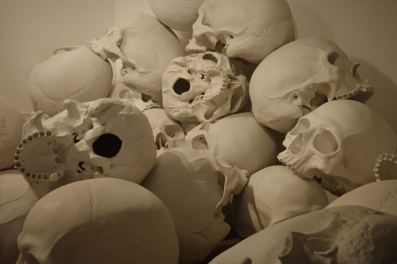 森美術館で開催「ロン・ミュエク展」に行った感想。所要時間や混雑状況、グッズなど