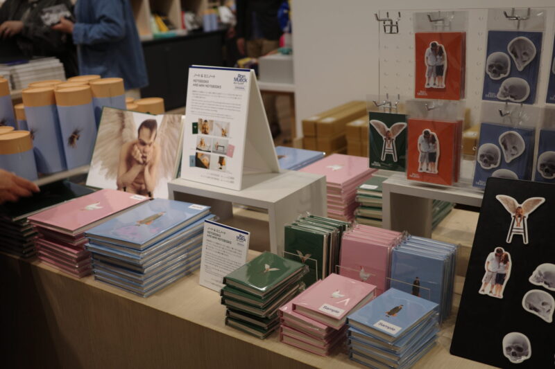 森美術館で開催「ロン・ミュエク展」に行った感想。所要時間や混雑状況、グッズなど