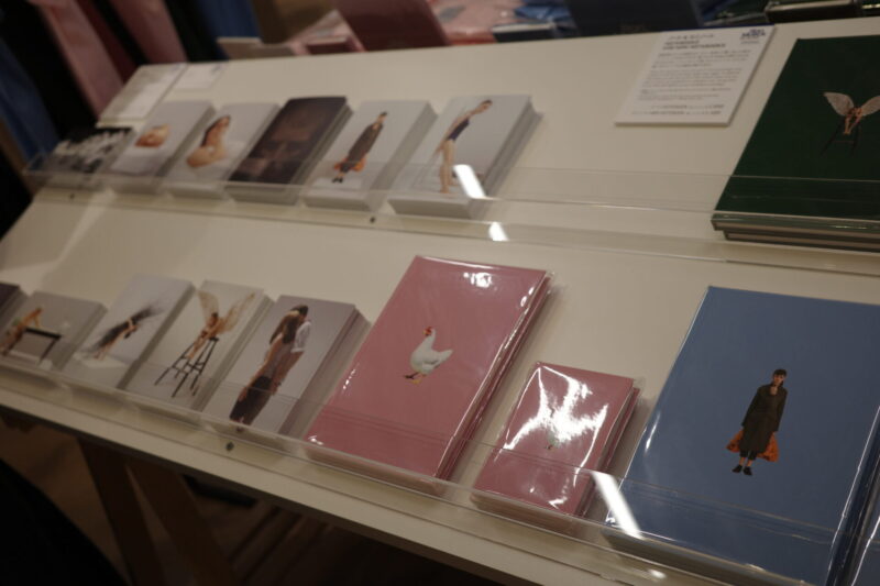 森美術館で開催「ロン・ミュエク展」に行った感想。所要時間や混雑状況、グッズなど